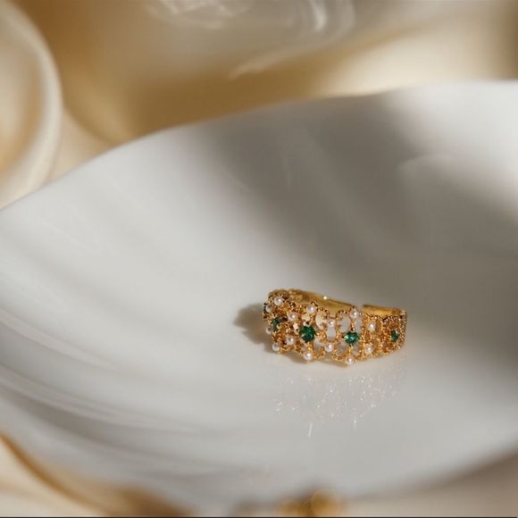 CLOSING SALE! 18K Gold Plated Adjustable Retro Inspired Ring - Picture 4 of 6